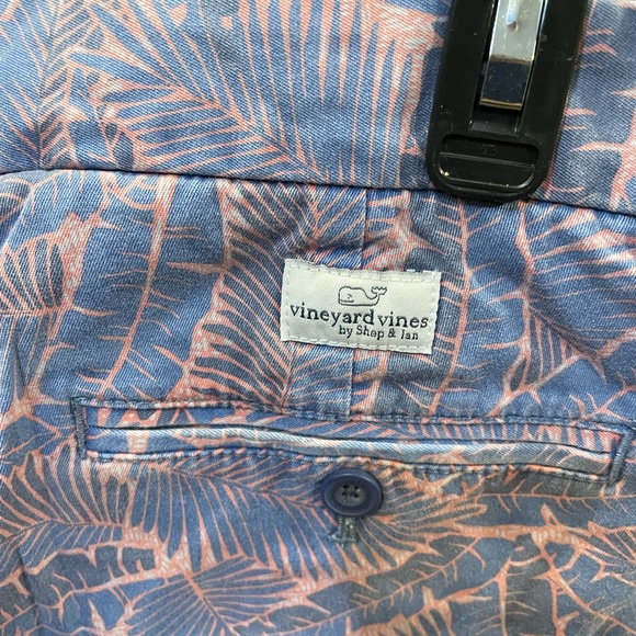 Vineyard Vines sz 30 waist. - Picture 3 of 4